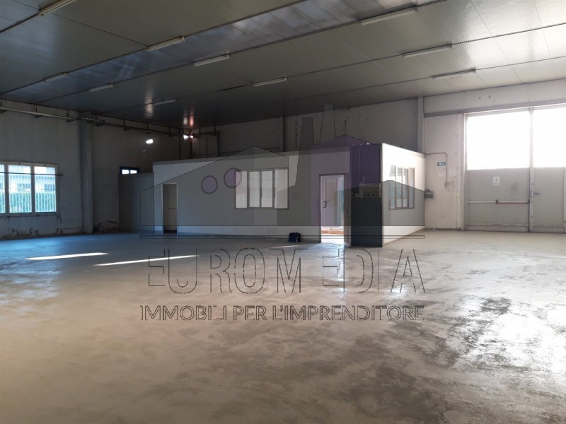 locale commerciale in affitto a Montecchio Maggiore