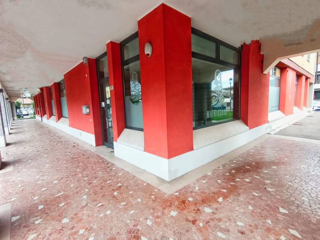 negozio in affitto a Montecchio Maggiore in zona Alte Ceccato