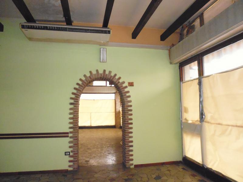 negozio in affitto a Montecchio Maggiore in zona Alte Ceccato