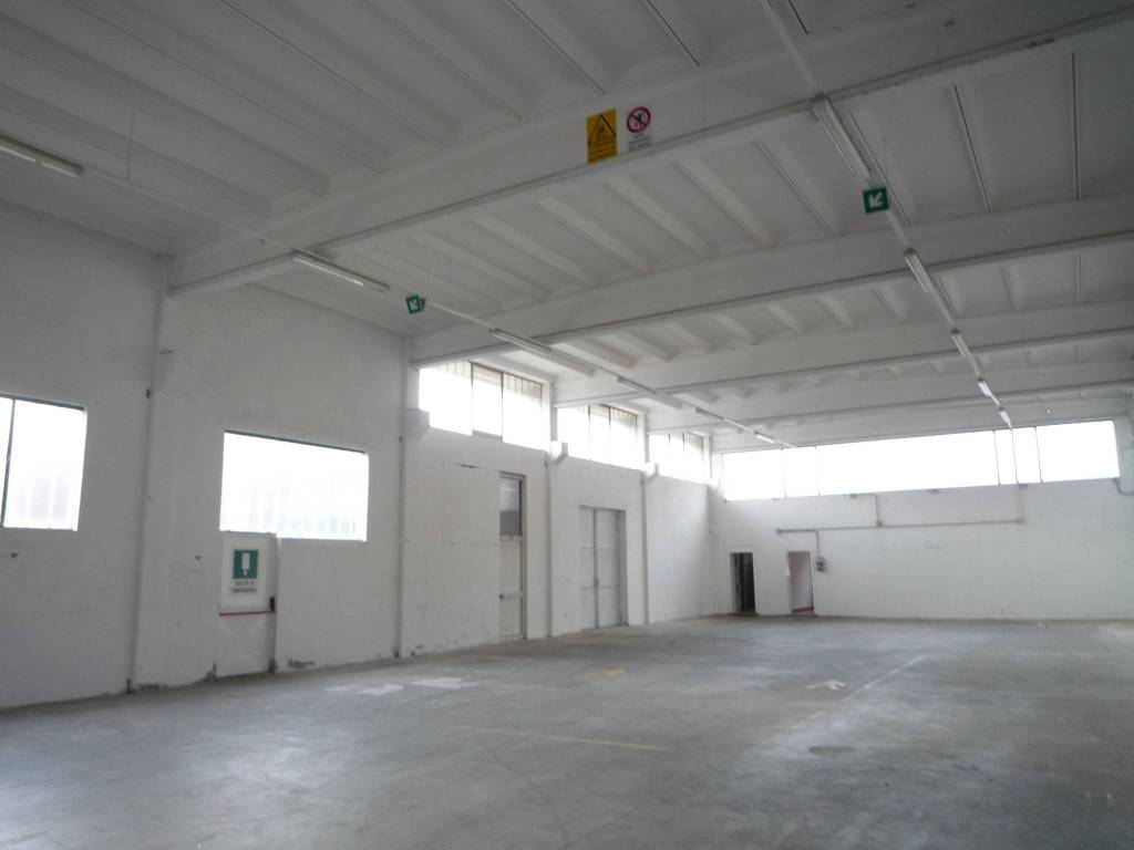 capannone in affitto a Montecchio Maggiore