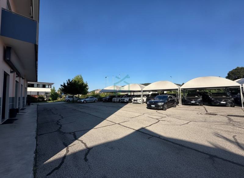 locale commerciale in affitto a Montecchio Maggiore