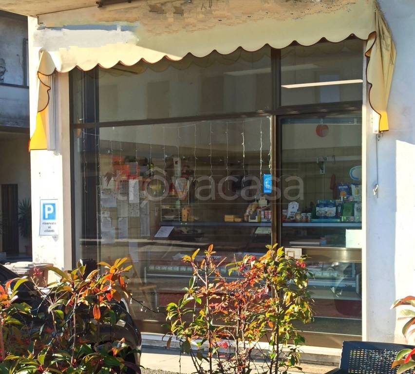 negozio in affitto a Montecchio Precalcino in zona Levà