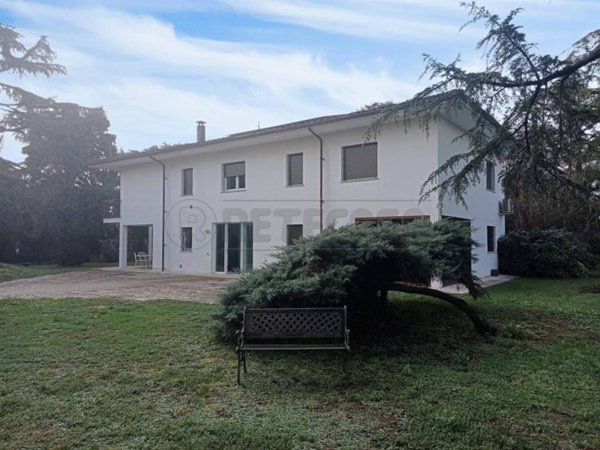 casa indipendente in affitto a Montecchio Precalcino