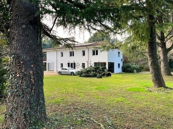 casa indipendente in affitto a Montecchio Precalcino