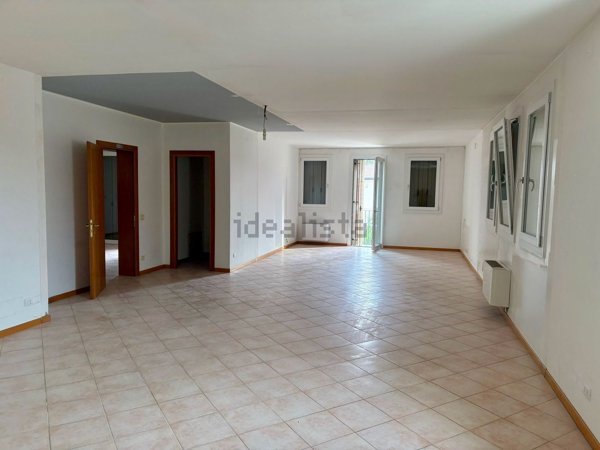 ufficio in affitto a Montecchio Precalcino