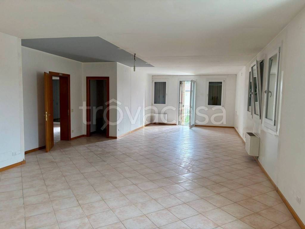 ufficio in affitto a Montecchio Precalcino