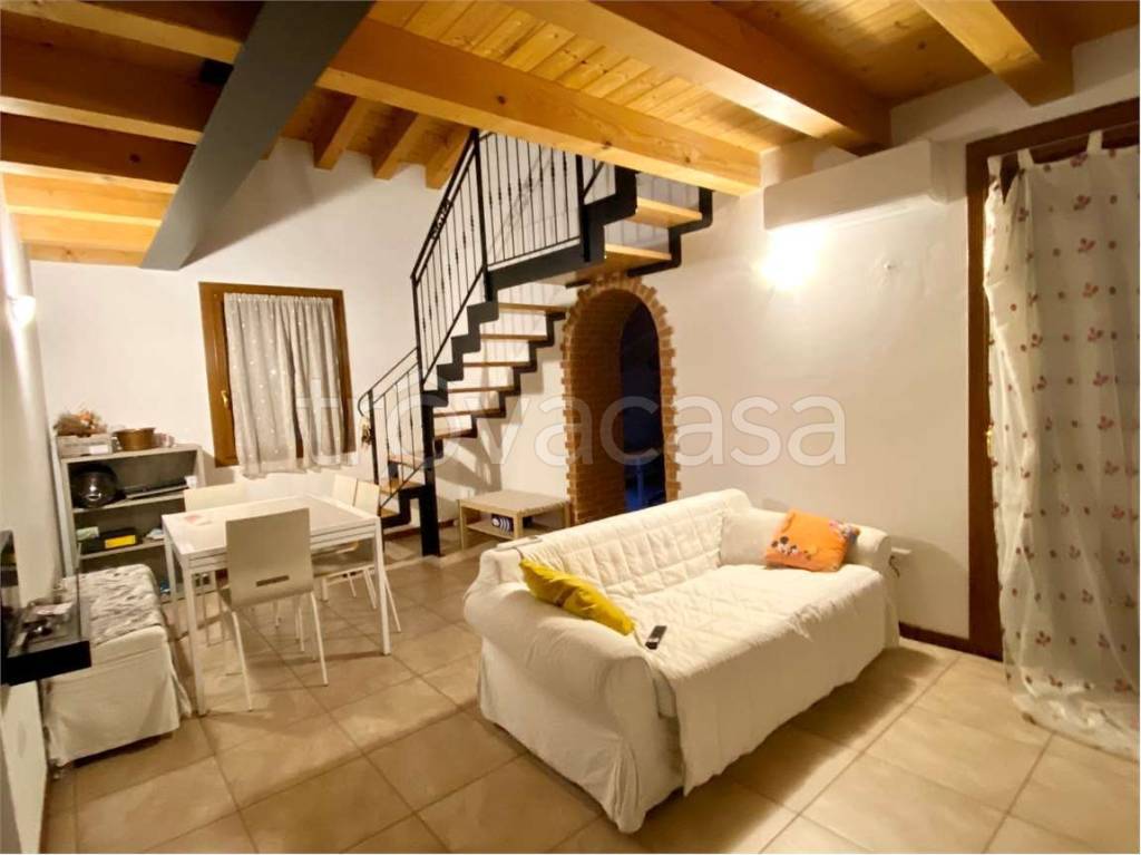 appartamento in affitto a Monteviale in zona Costigiola