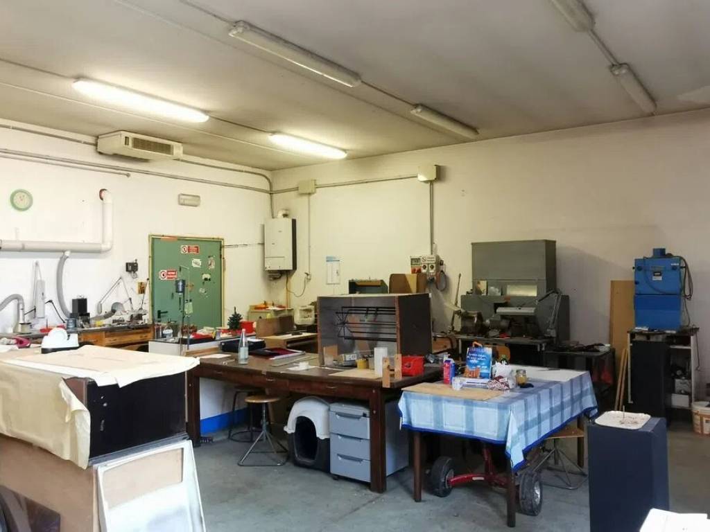 locale commerciale in affitto a Monticello Conte Otto