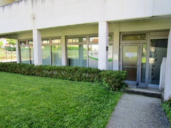 negozio in affitto a Monticello Conte Otto in zona Cavazzale