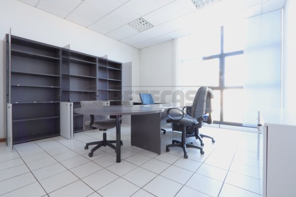 ufficio in affitto a Monticello Conte Otto