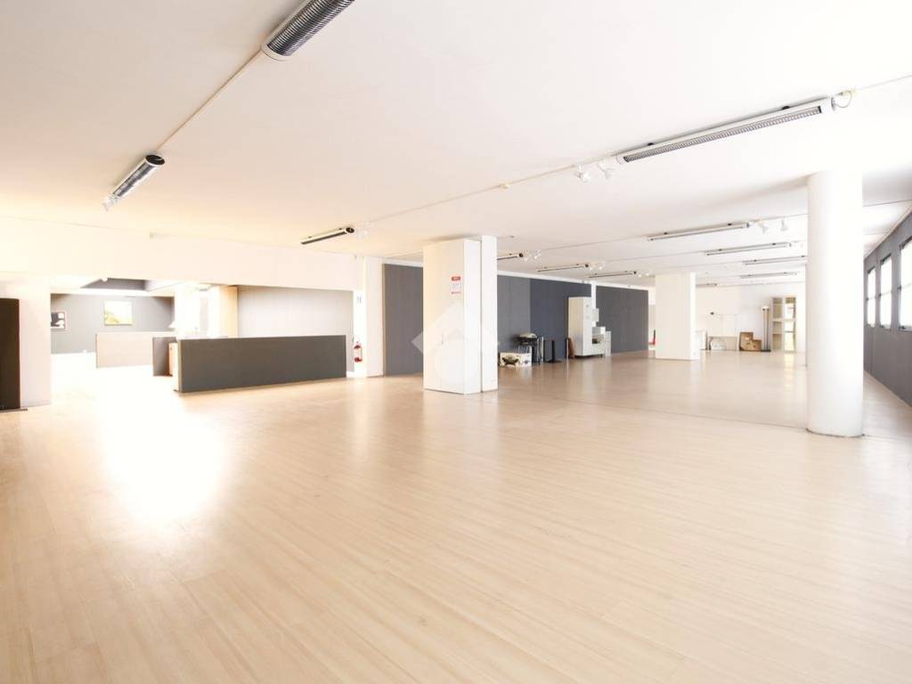 locale commerciale in affitto a Monticello Conte Otto