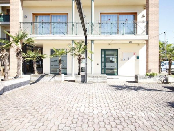 locale commerciale in affitto a Monticello Conte Otto in zona Vigardolo