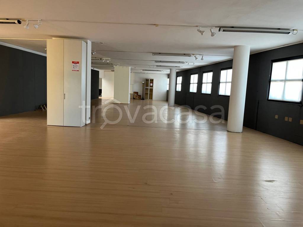 negozio in affitto a Monticello Conte Otto in zona Cavazzale