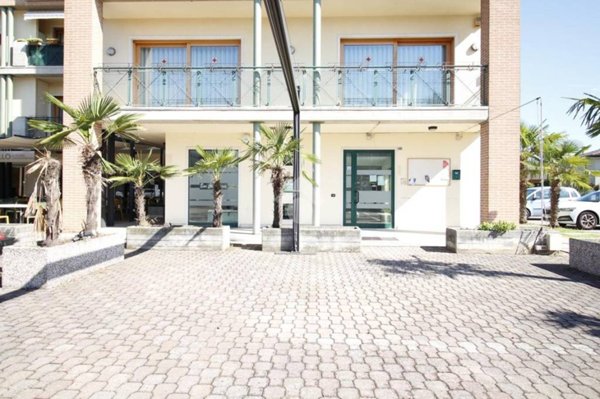 locale commerciale in affitto a Monticello Conte Otto in zona Vigardolo