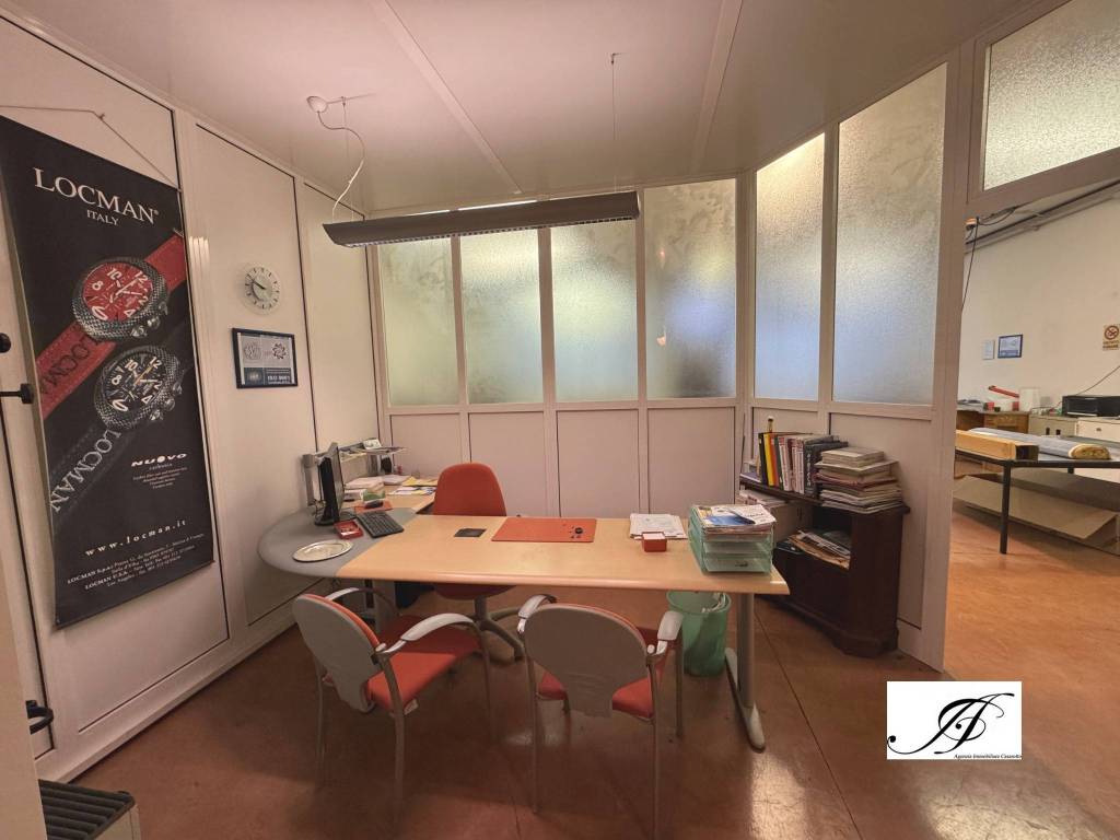 negozio in affitto a Monticello Conte Otto