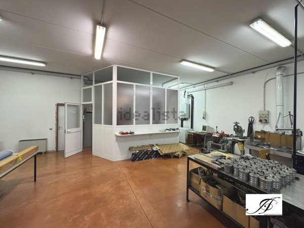 ufficio in affitto a Monticello Conte Otto