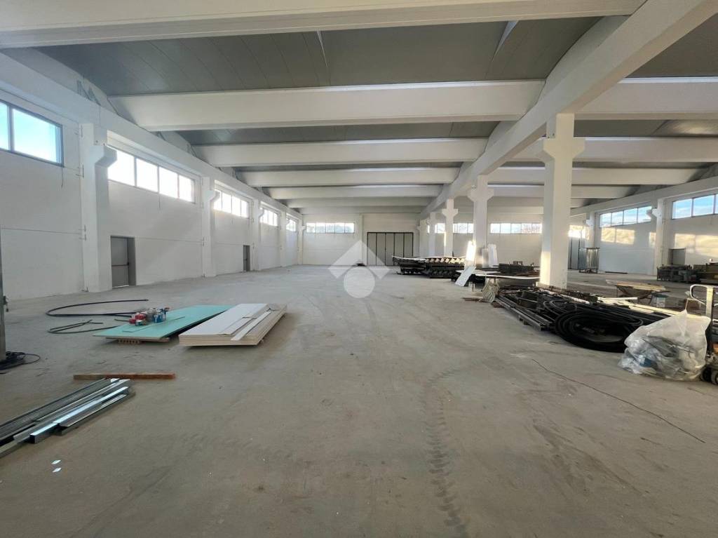 locale commerciale in affitto a Mussolente