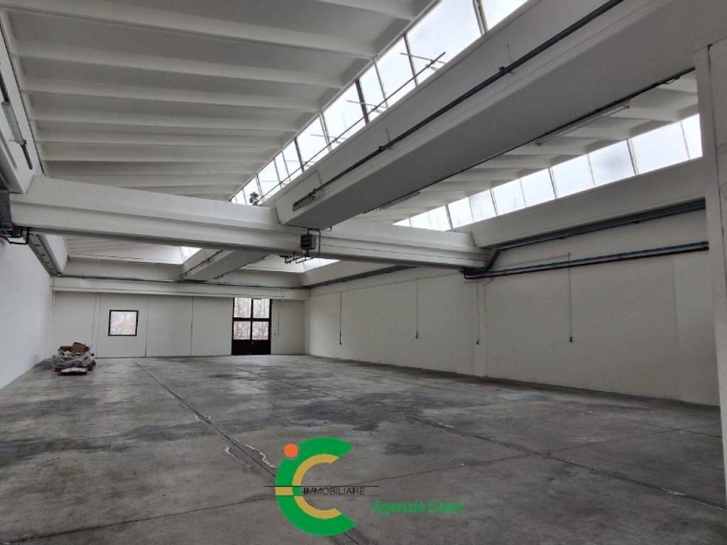 locale commerciale in affitto a Mussolente