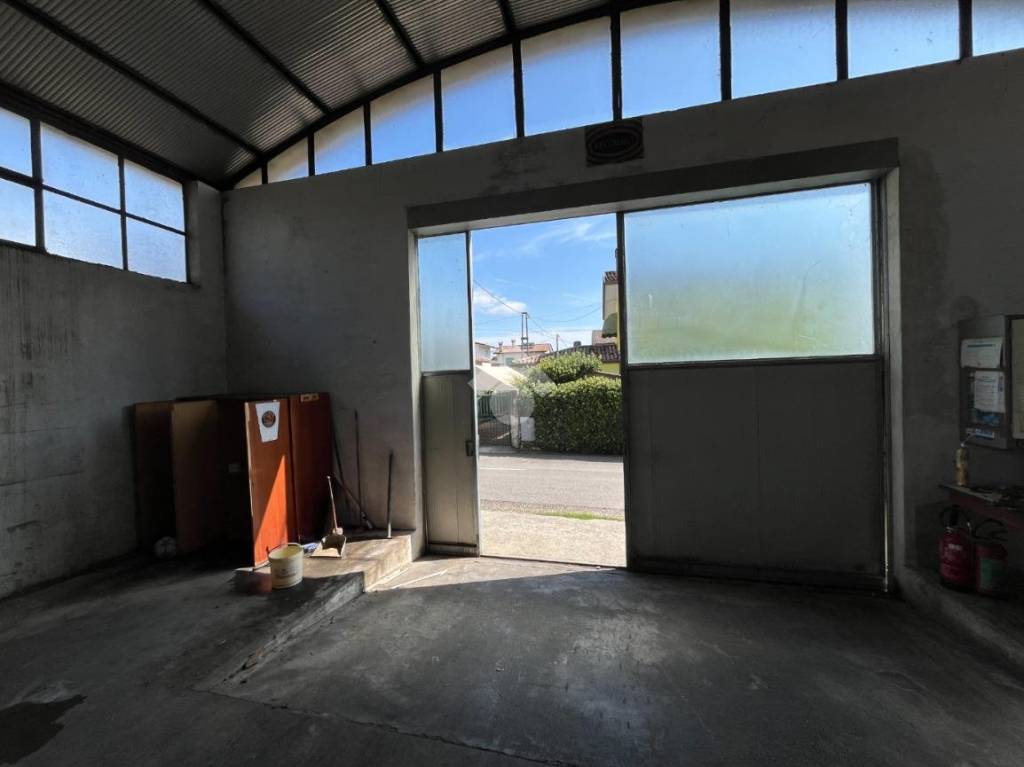 locale commerciale in affitto a Mussolente