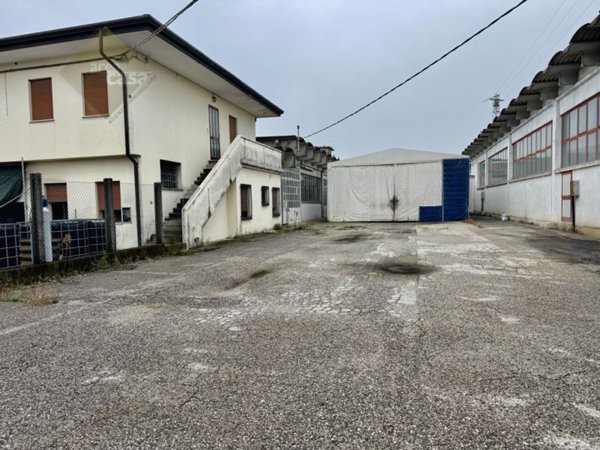 negozio in affitto a Mussolente