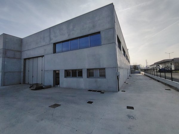 locale commerciale in affitto a Mussolente