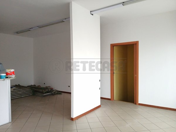 locale commerciale in affitto a Nanto