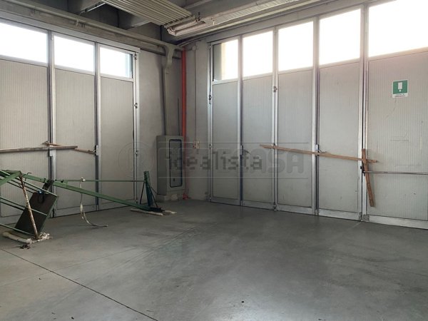 capannone in affitto a Nove