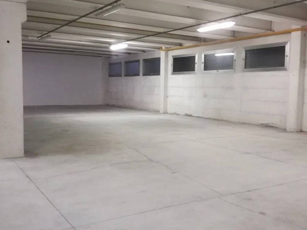 negozio in affitto a Nove