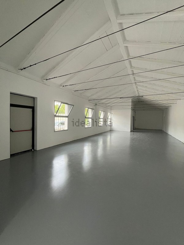 capannone in affitto a Nove