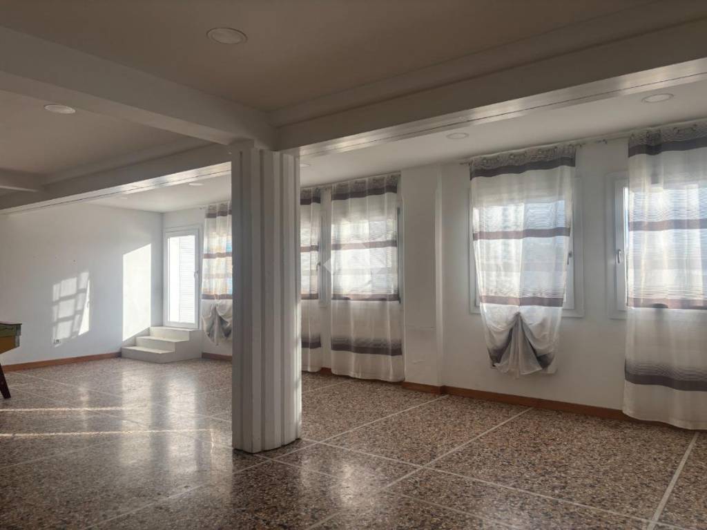 negozio in affitto a Nove