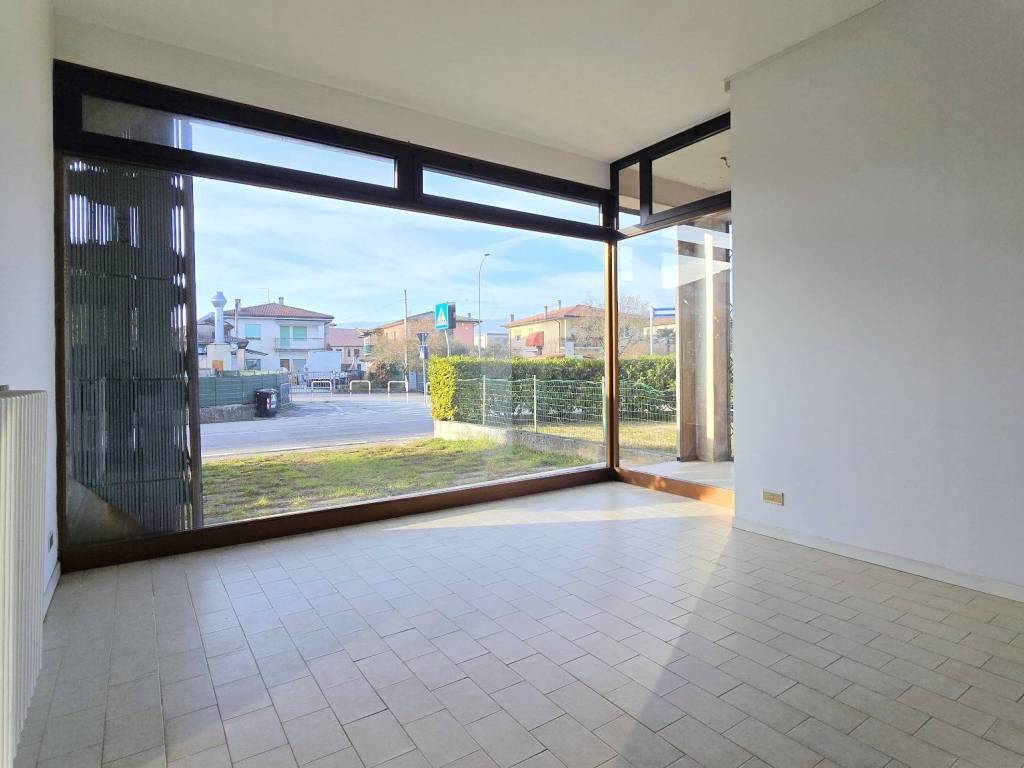 negozio in affitto a Nove