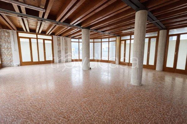 negozio in affitto a Nove