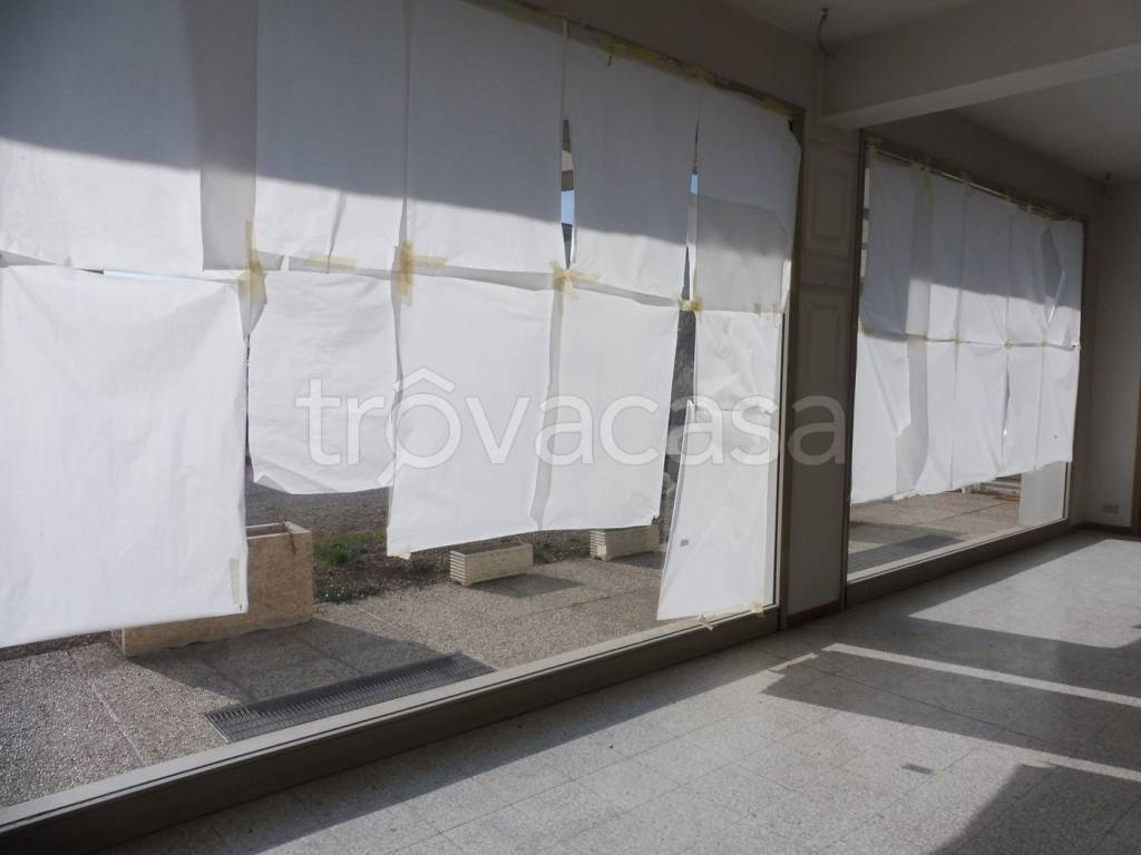 negozio in affitto a Nove