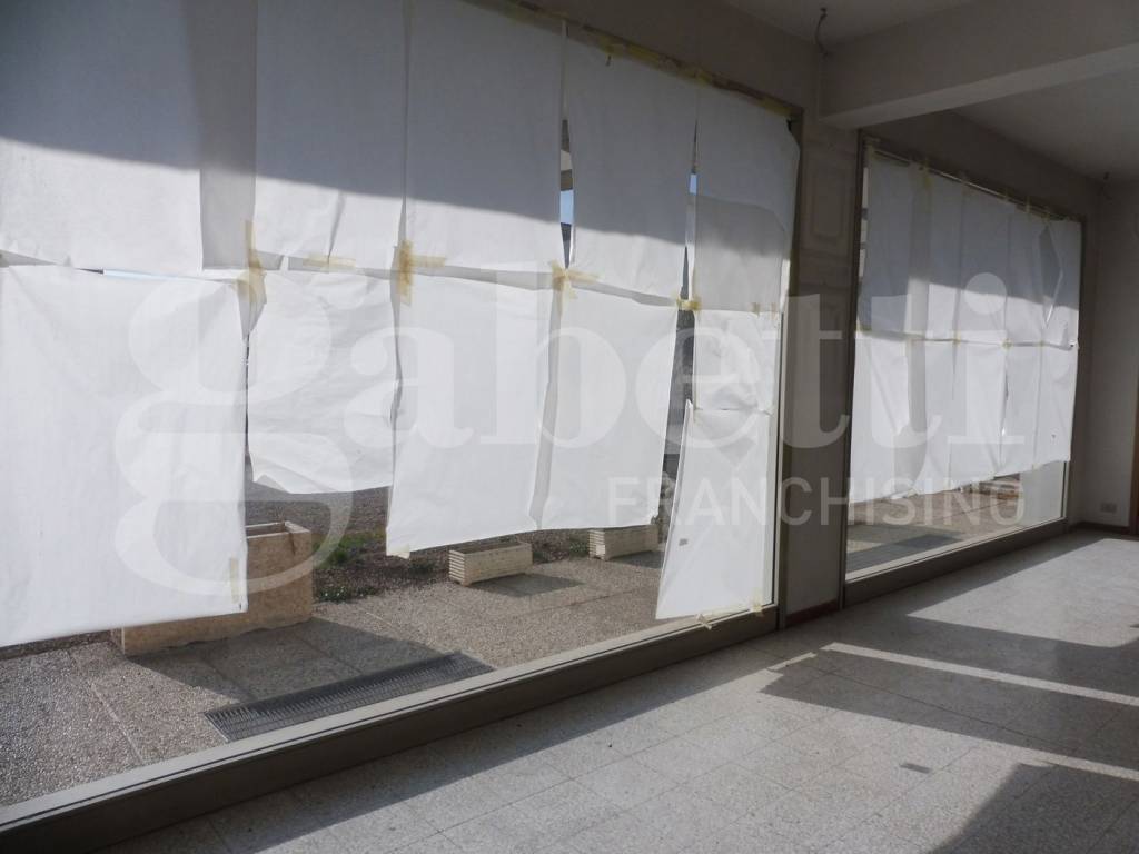 negozio in affitto a Nove
