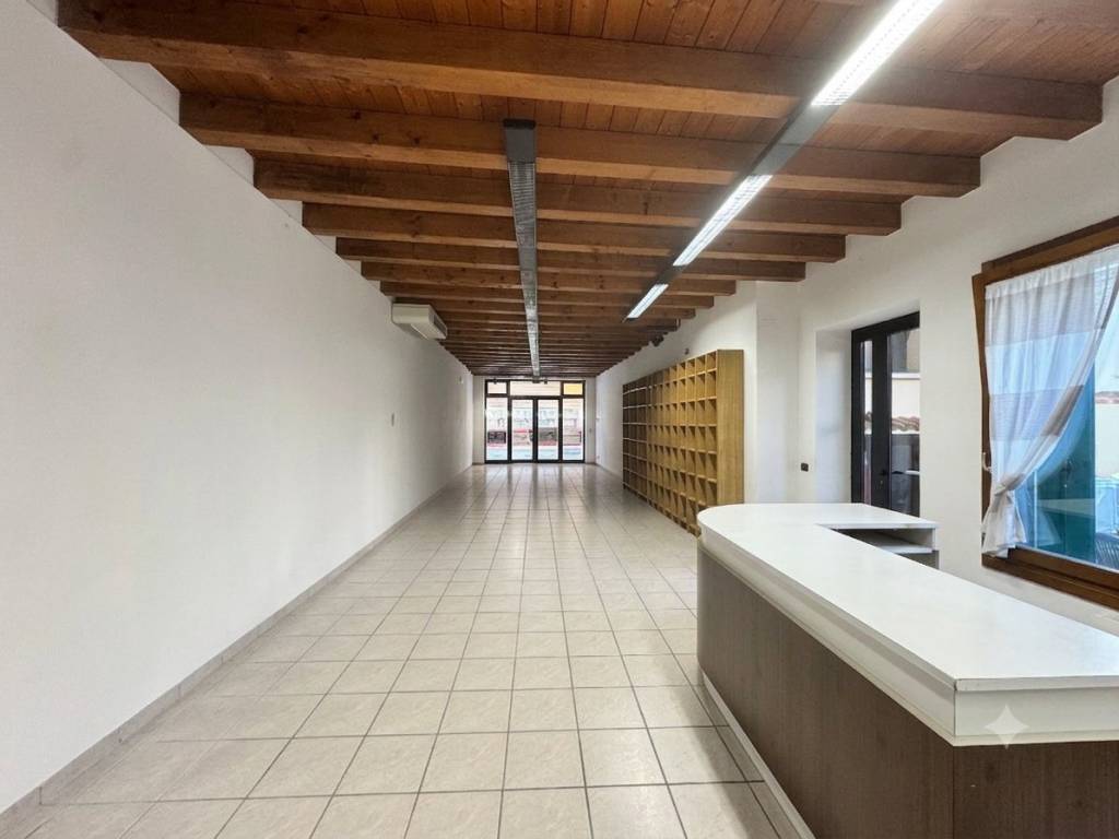 locale commerciale in affitto a Noventa Vicentina