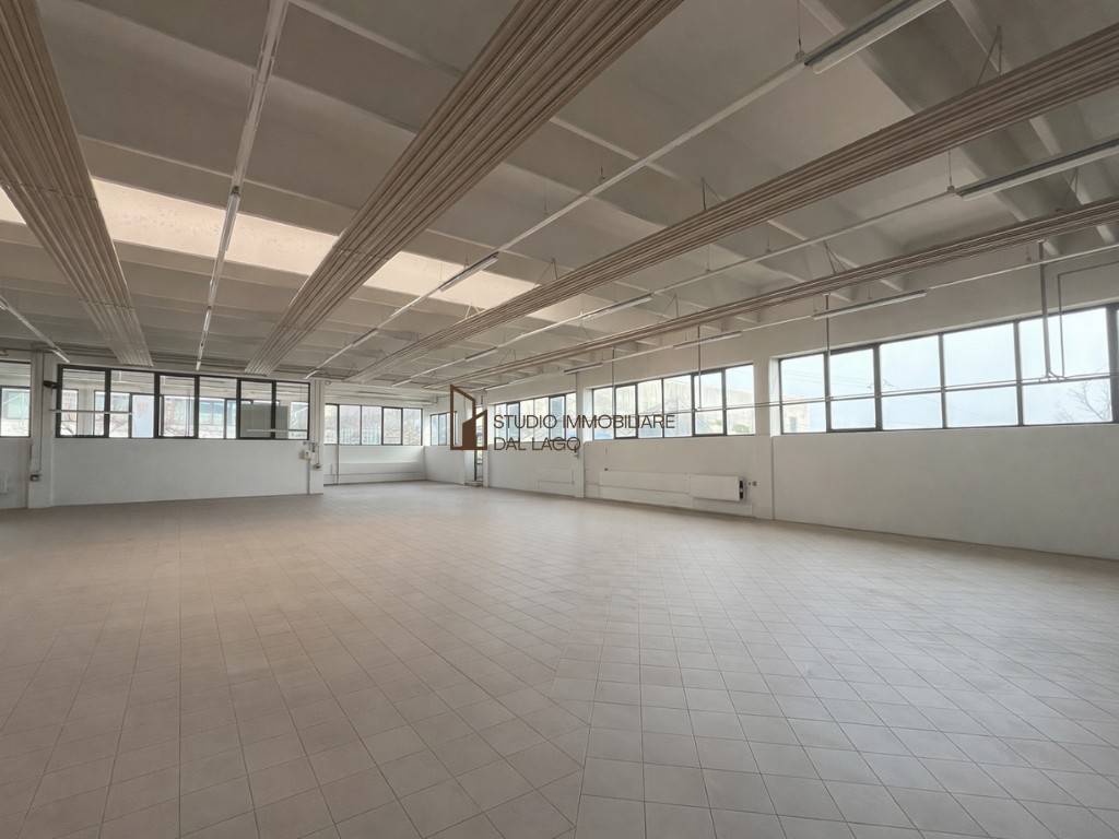 locale commerciale in affitto a Piovene Rocchette