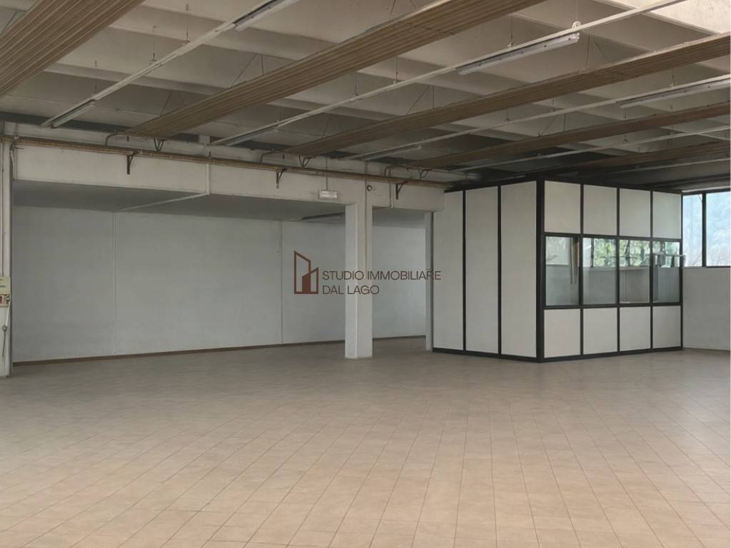 locale commerciale in affitto a Piovene Rocchette