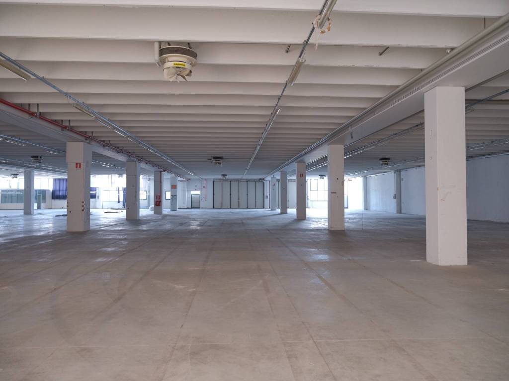 locale commerciale in affitto a Piovene Rocchette