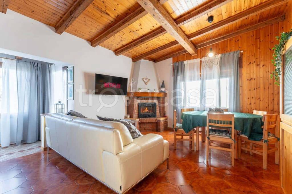 appartamento in affitto a Roana in zona Canove