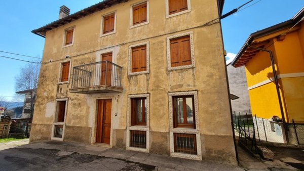appartamento in affitto a Roana in zona Camporovere