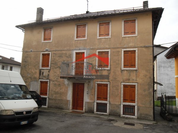 appartamento in affitto a Roana in zona Camporovere