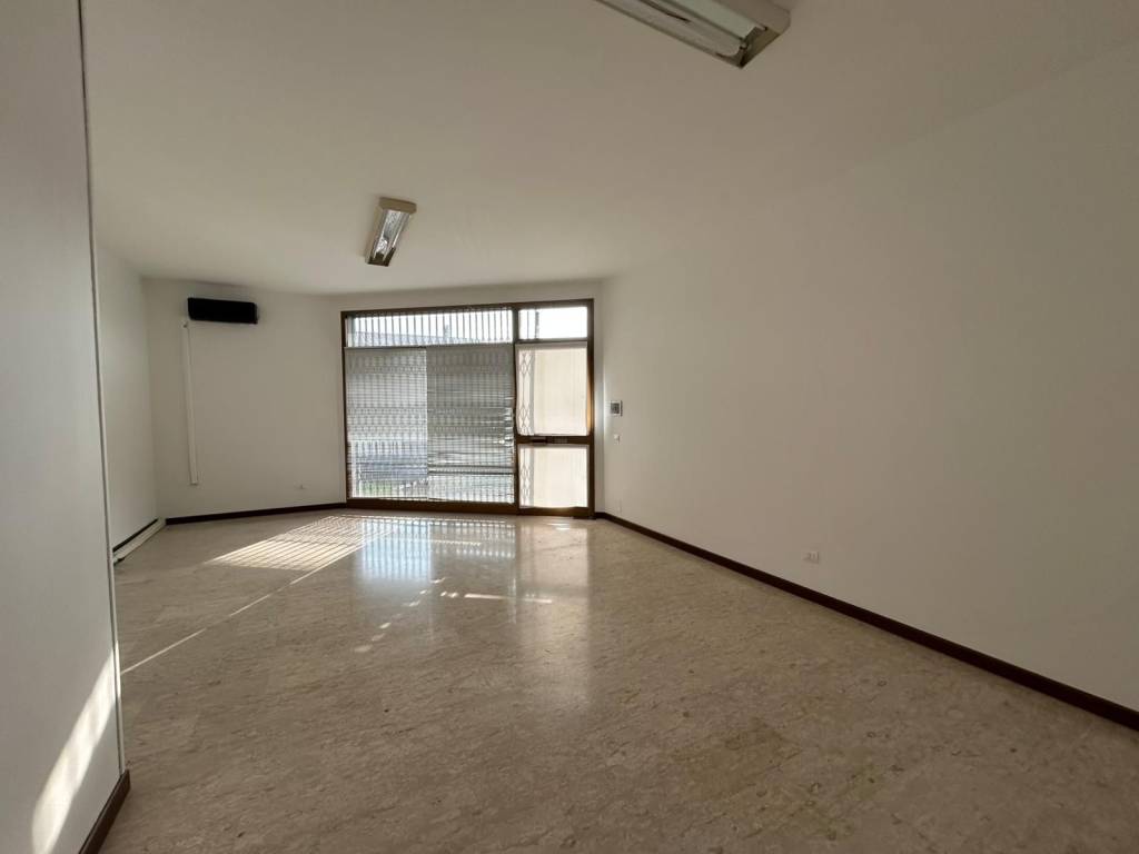 ufficio in affitto a Romano d'Ezzelino in zona San Giacomo