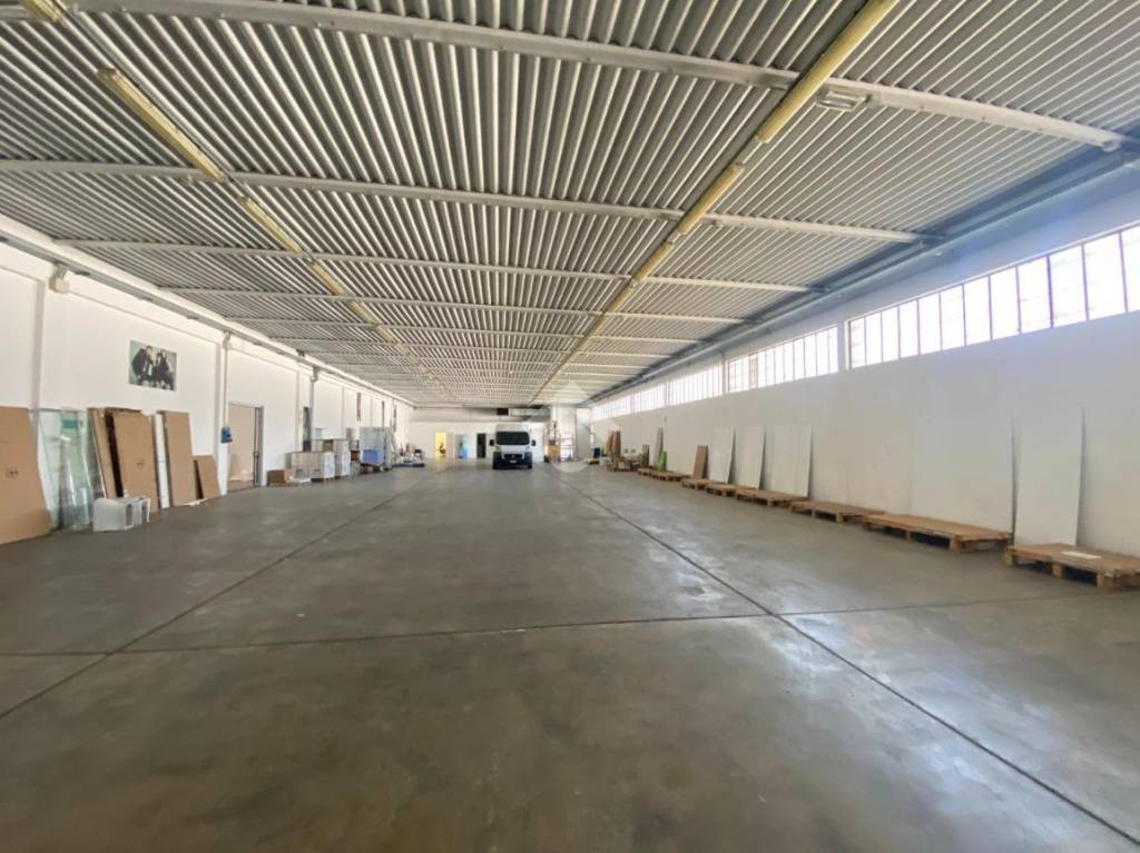 locale commerciale in affitto a Romano d'Ezzelino