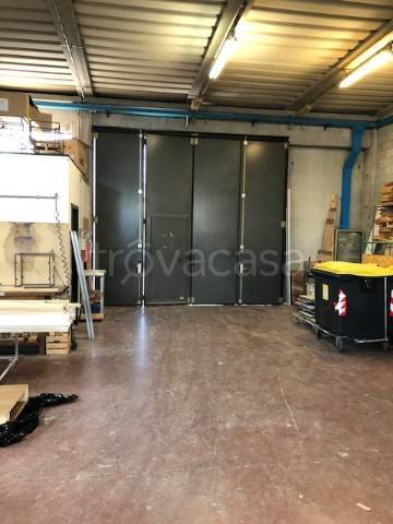 locale commerciale in affitto a Romano d'Ezzelino