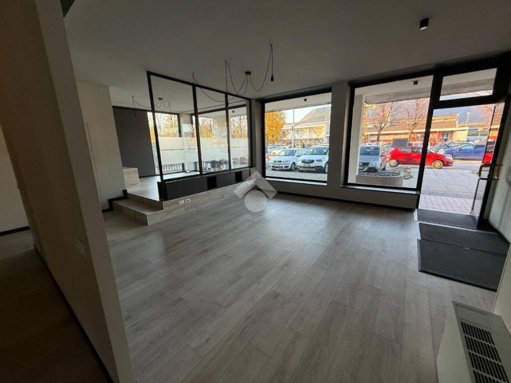 negozio in affitto a Romano d'Ezzelino