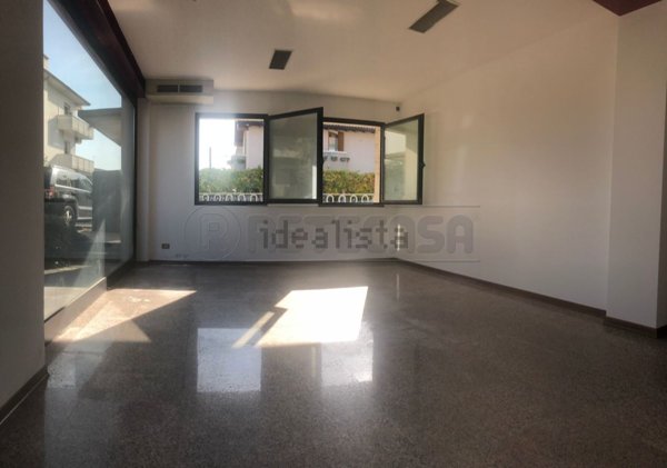 locale commerciale in affitto a Romano d'Ezzelino in zona San Giacomo