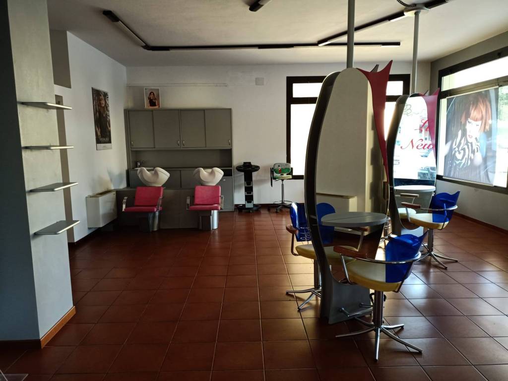 negozio in affitto a Romano d'Ezzelino in zona Fellette