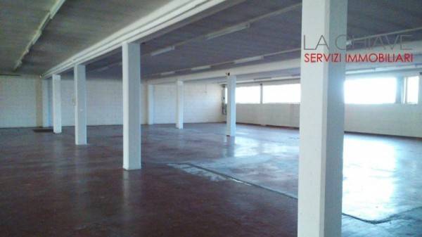 locale commerciale in affitto a Romano d'Ezzelino