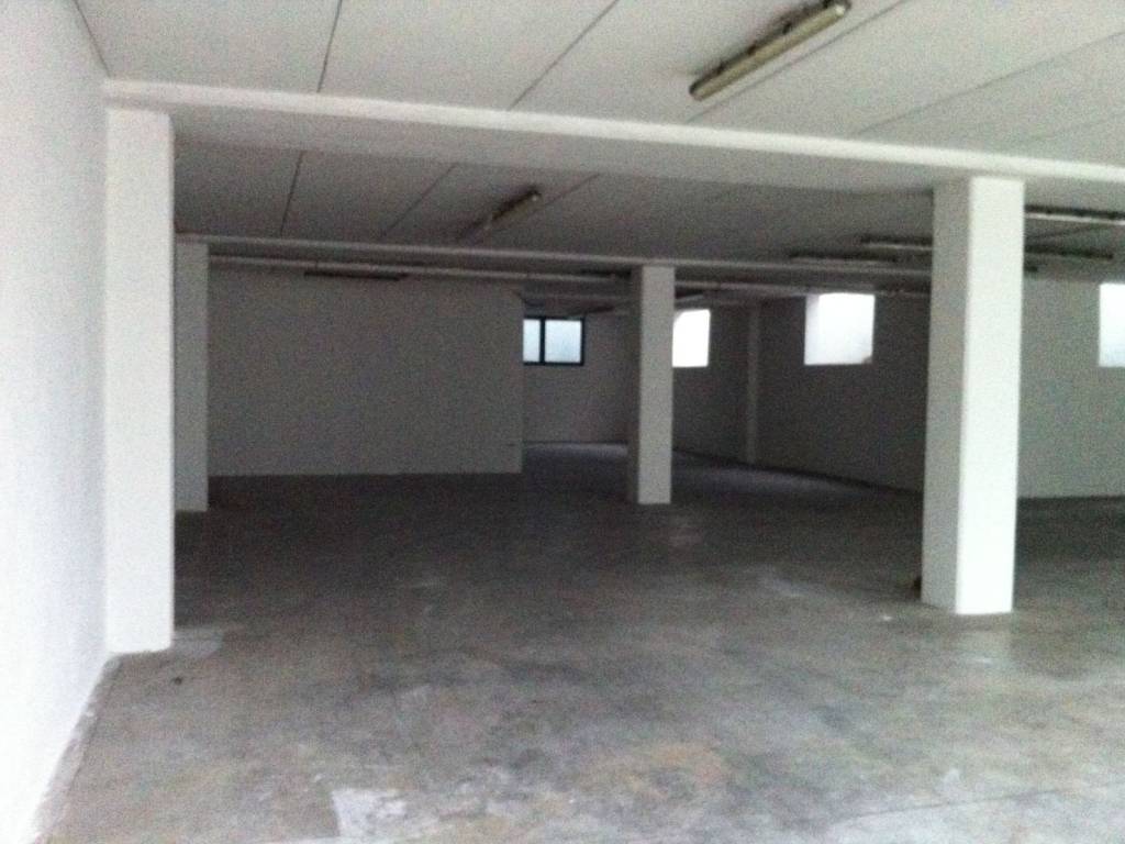 locale commerciale in affitto a Romano d'Ezzelino