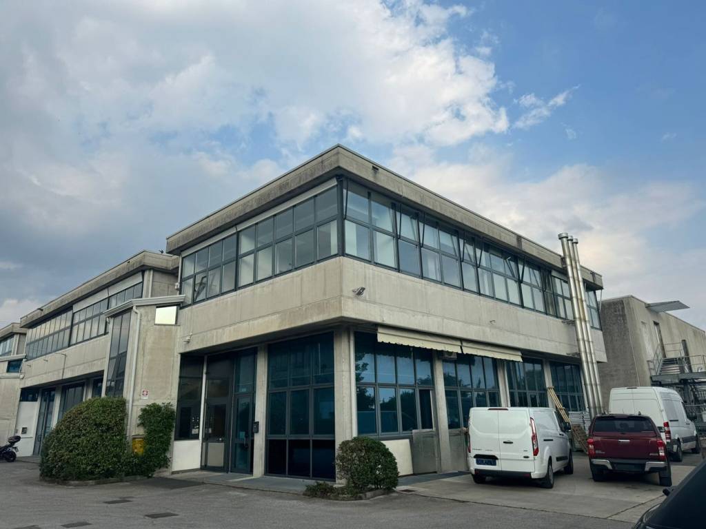 intera palazzina in affitto a Romano d'Ezzelino